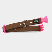 Veganes Hundehalsband in braun mit Kunststoffschließe in neonpink und silbernen Metallteilen von SUNNY BERLIN