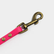 Karabiner an schmaler Hundeleine in pink von SUNNY BERLIN im Vintage Look