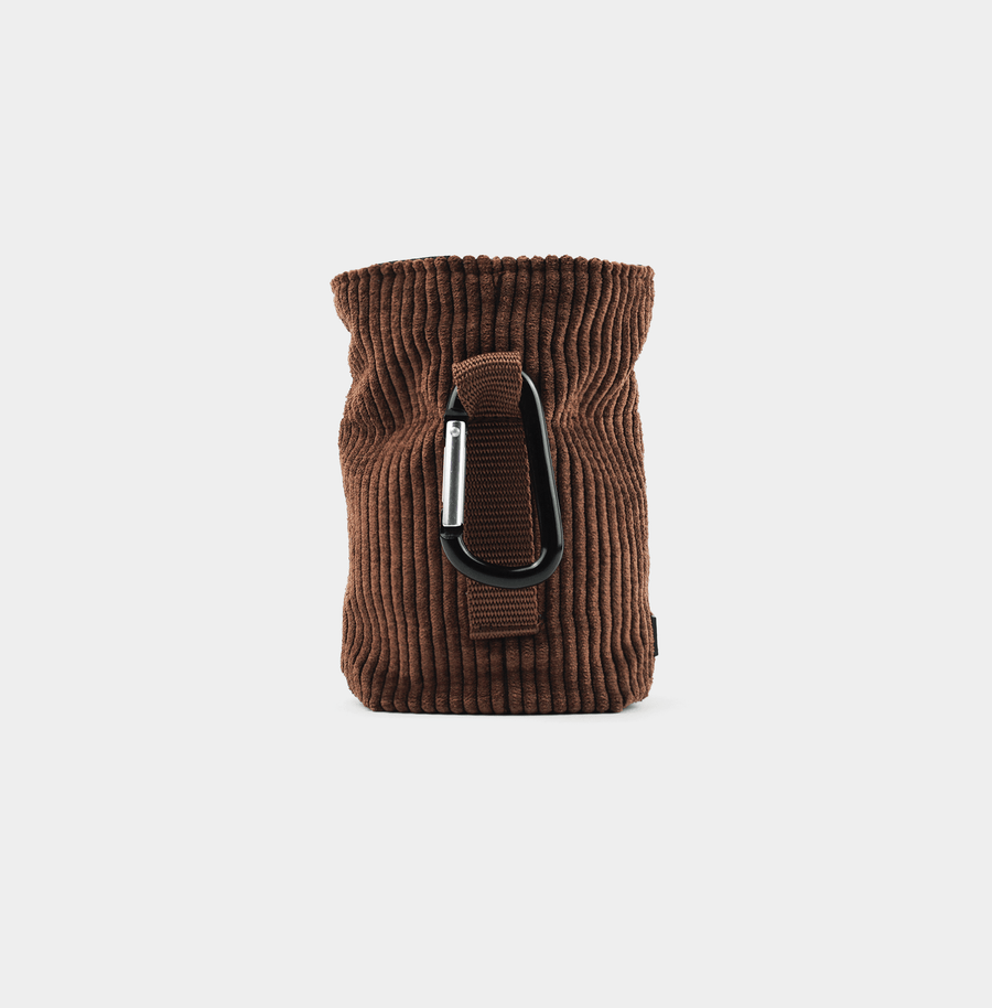 Hunde Leckerli Beutel in braun aus Cord von SUNNY BERLIN. Karabiner in schwarz.