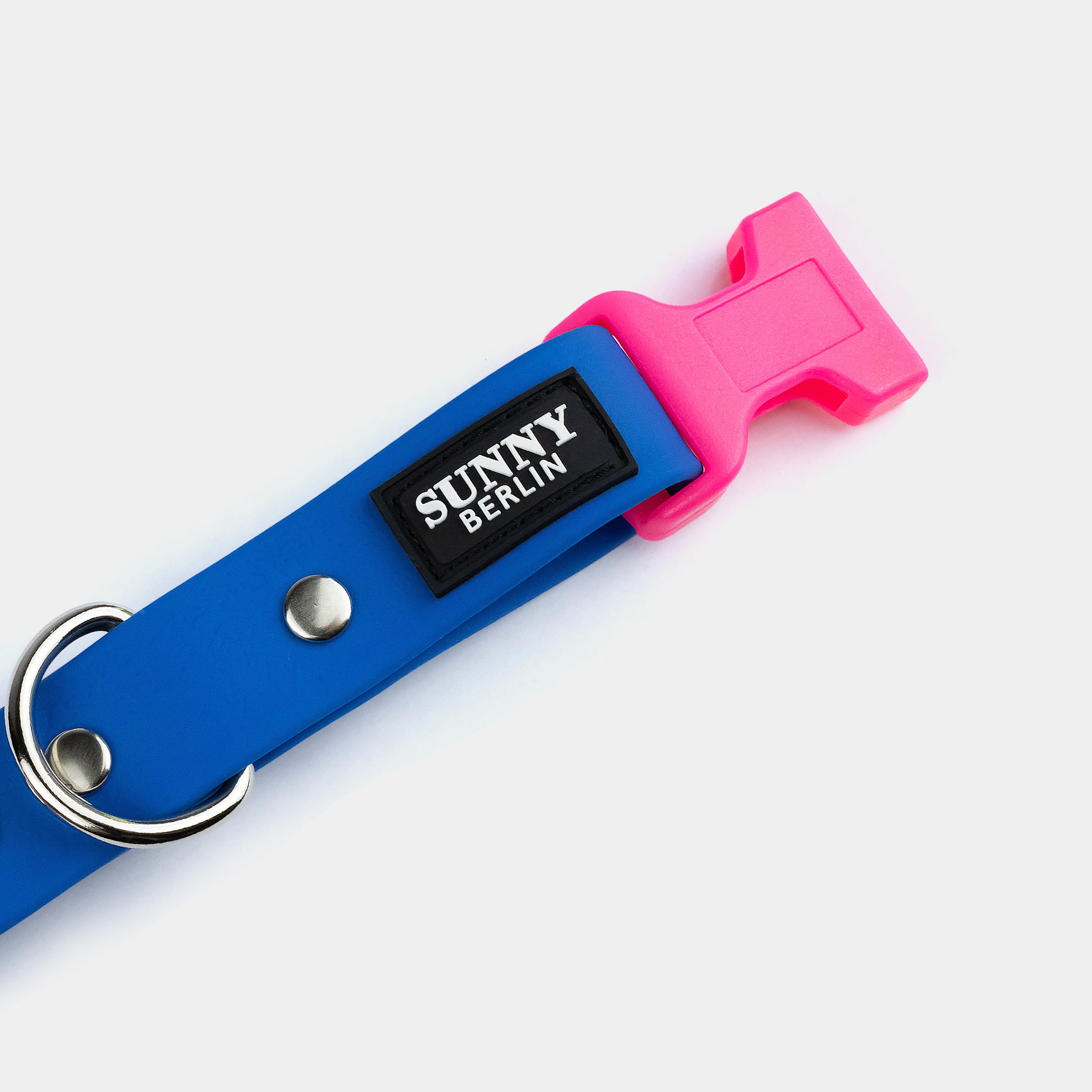 Blaues Hundehalsband mit pinkfarbener  Schließe