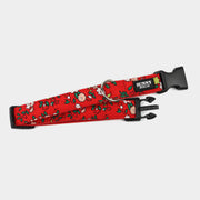 Rotes Hundehalsband mit Blumenmuster