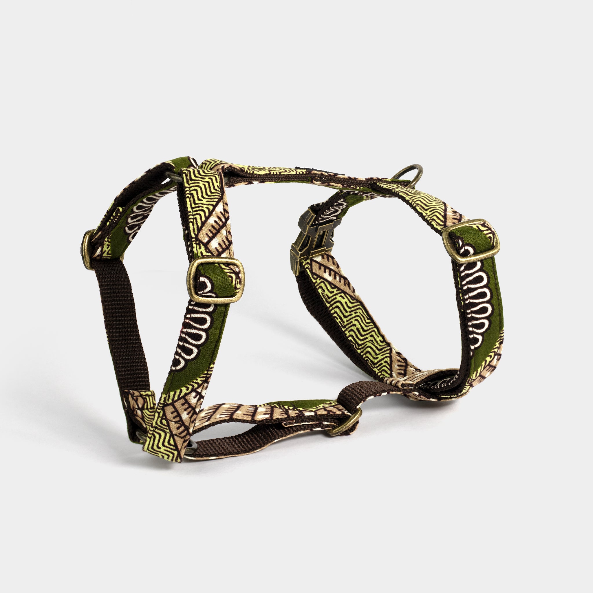 Hundegeschirr von Sunny Berlin mit traditionell afrikanischem Muster in braun, grün und weiss. Metallteile in Antik Optik