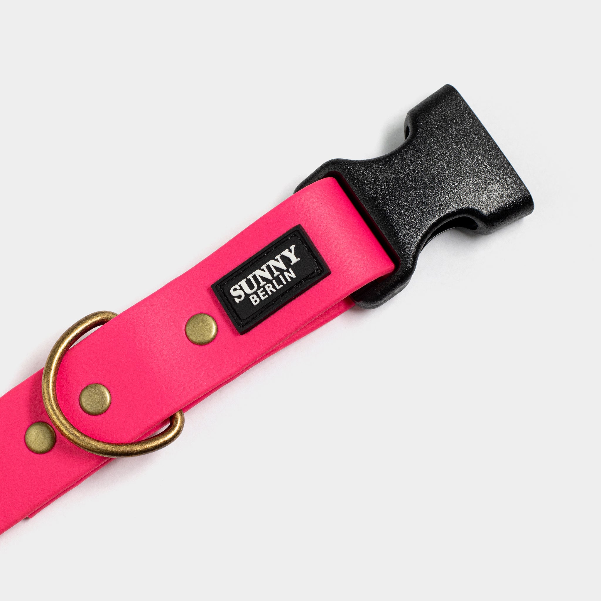 Verschluss an Hundehalsband aus Biothane in pink von SUNNY BERLIN