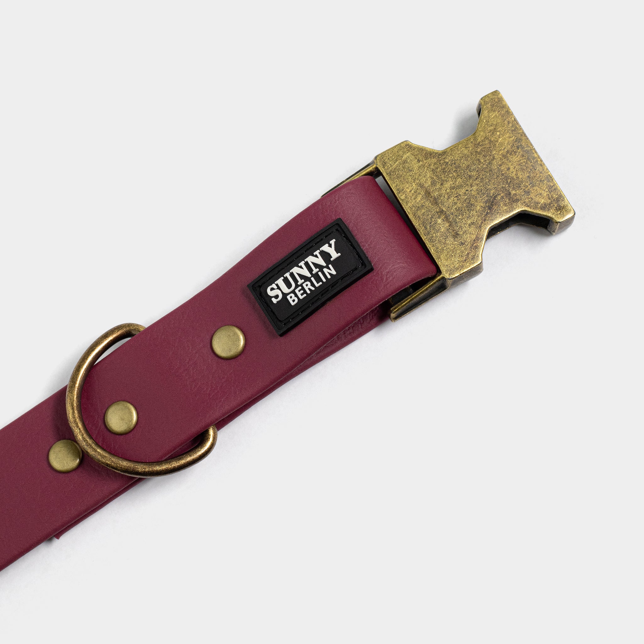 Verschluss an Hundehalsband aus Biothane in weinrot, im Vintage Look, von SUNNY BERLIN