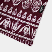 Detail Hundehalstuch mit Aztekenmuster in Aubergine von SUNNY BERLIN