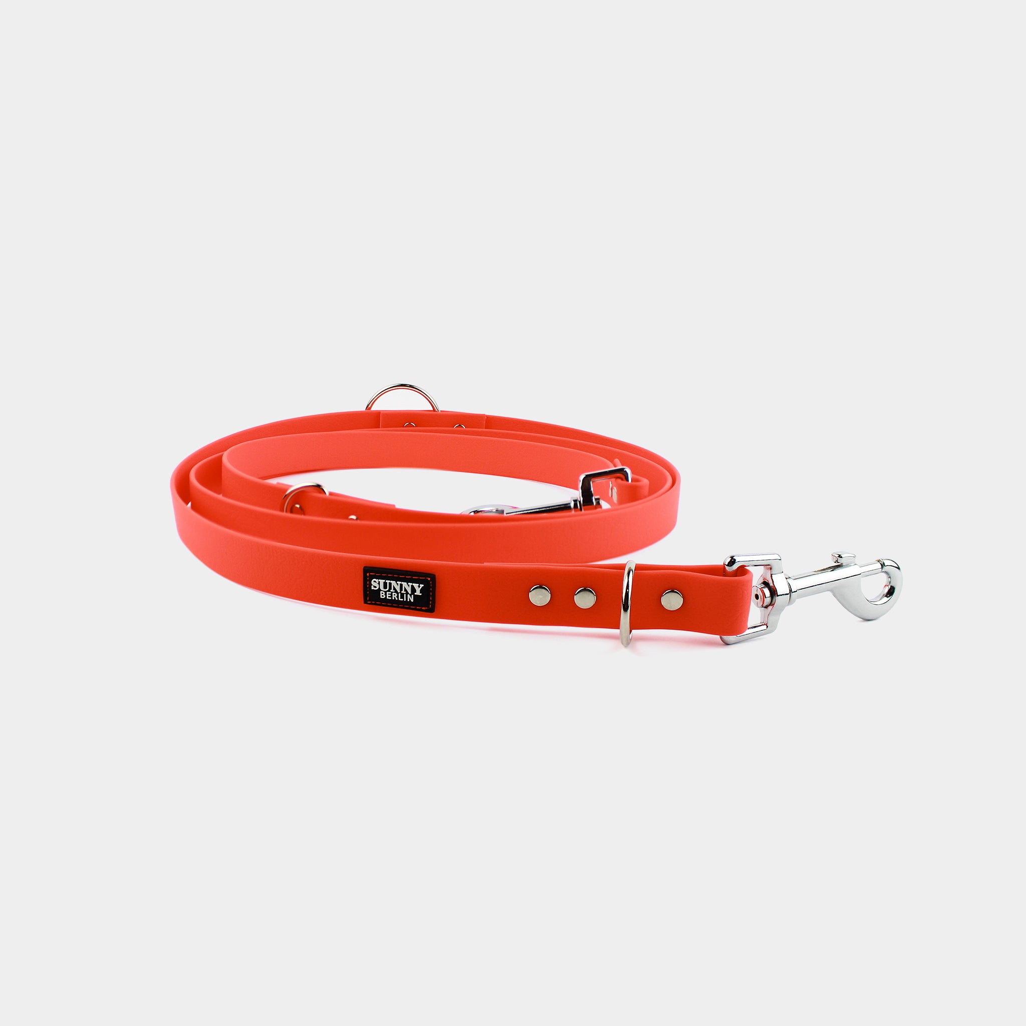 Vegane Hundeleine in orange mit Metallteilen in silber von SUNNY BERLIN