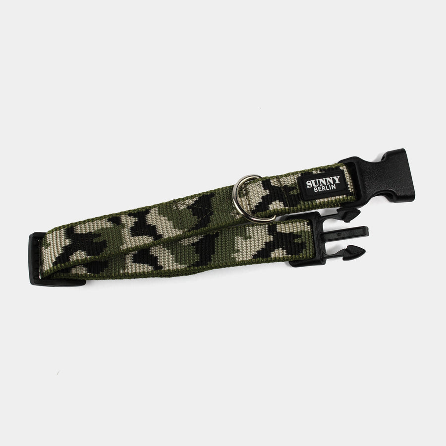 Seitenansicht: Hundehalsband Camouflage aus Gurtband mit Klickverschluss in Schwarz – SUNNY BERLIN