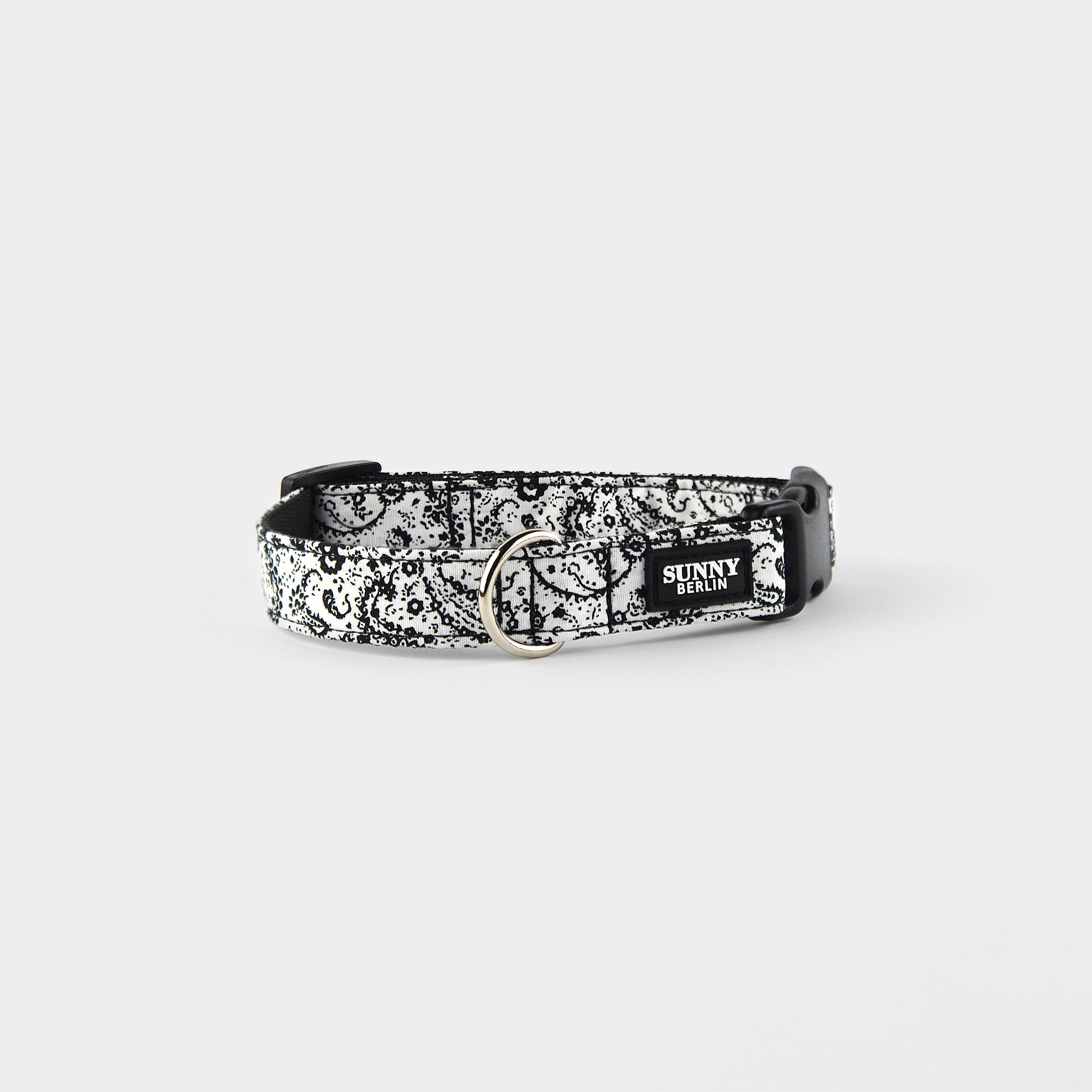 Schwarzes Hundehalsband mit weißem Paisleymuster