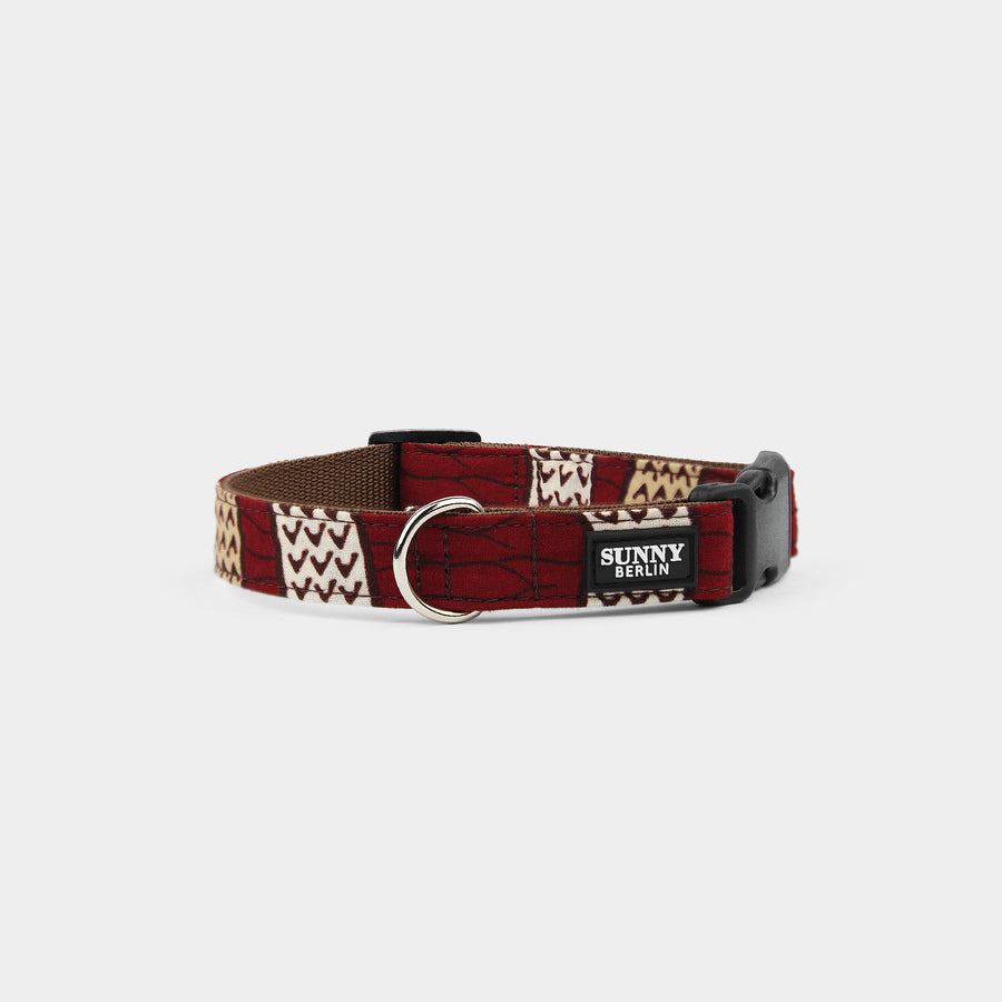 Hundehalsband mit afrikanischem Muster in braun, weinrot und beige von Sunny Berlin. Verschluss aus Kunststoff in schwarz, D-Ring in Silber