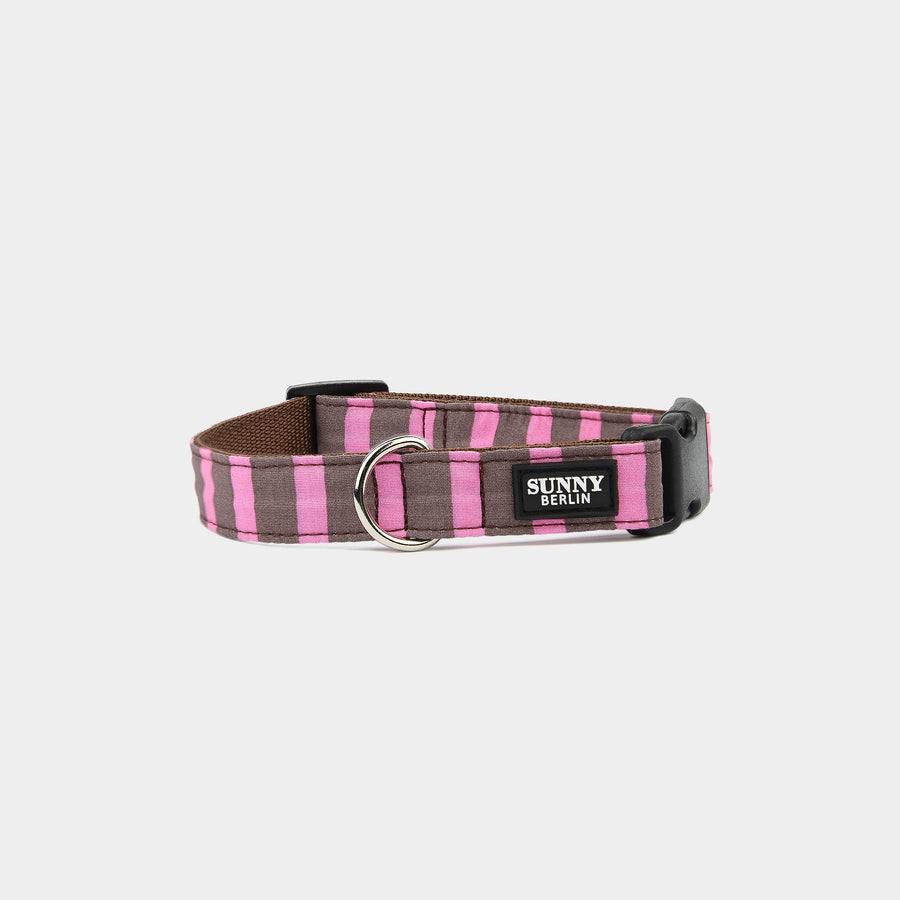 Hundehalsband aus Gurtband und Stoff in braun mit Streifen in rosa und braun von Sunny Berlin. Schließe aus Kunststoff in schwarz. D-Ring in silber