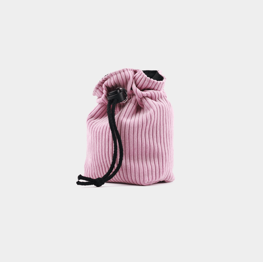 Leckerlibeutel für Hunden in rosa aus Cord von SUNNY BERLIN. Innenfutter und Kordel in schwarz.