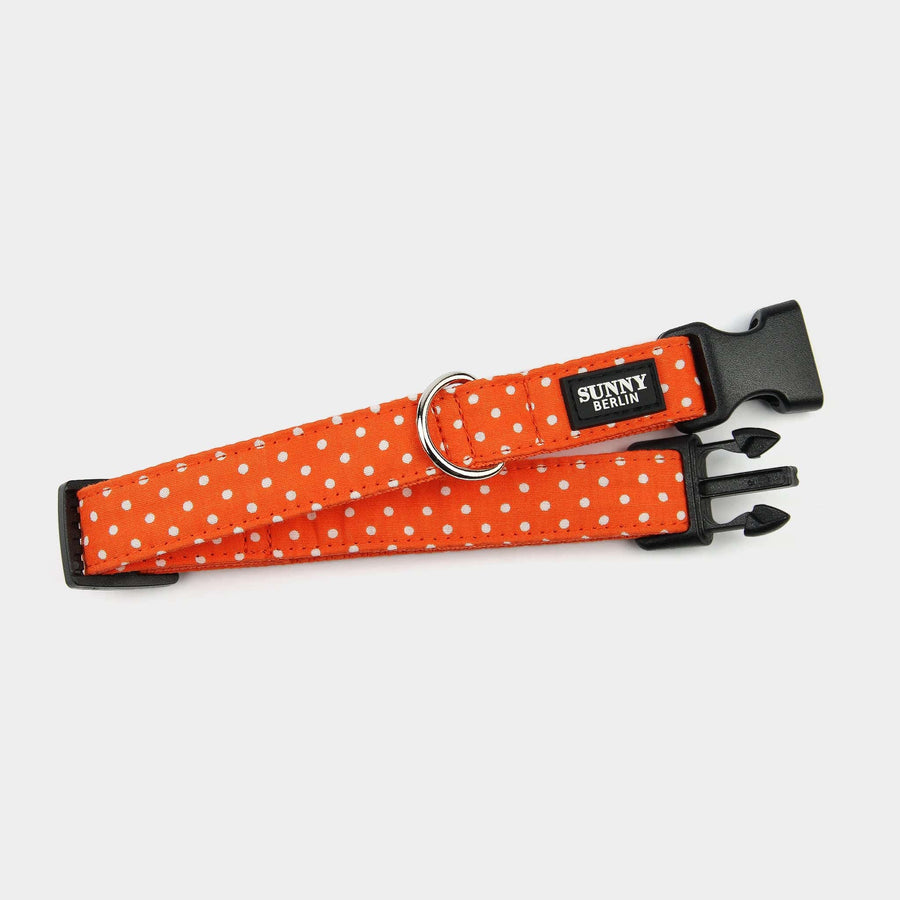 Hundehalsband in orange mit Punkte Muster von SUNNY BERLIN